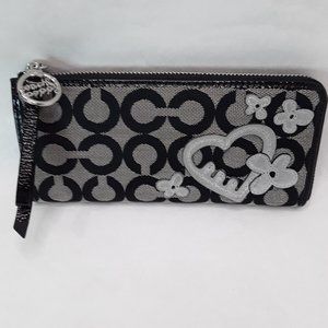 EUC Coach Poppy Zip Around Wallet Coach Classic Logo